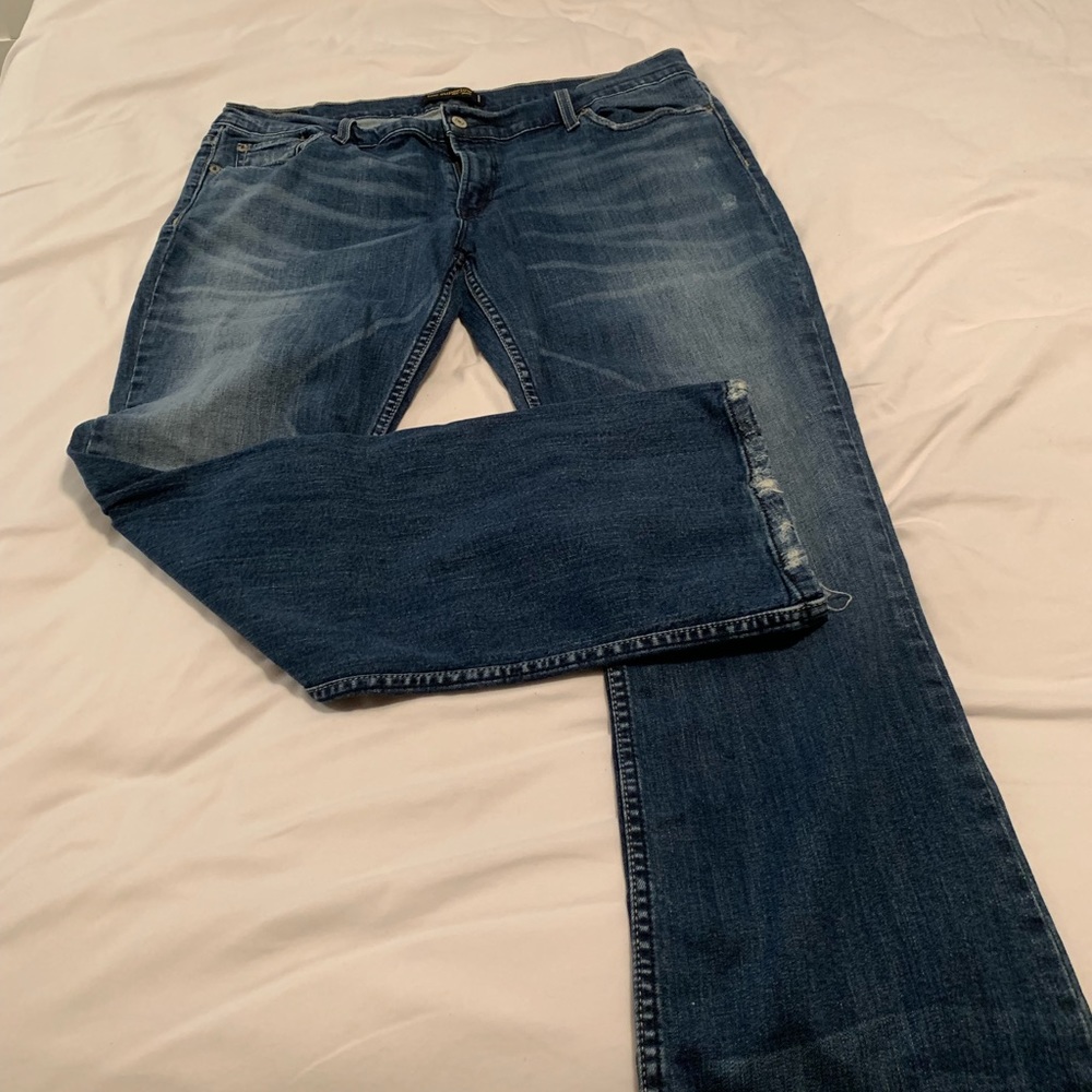 Levi’s 524 low rise